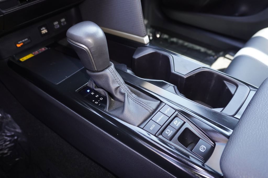 Certified 2025 Toyota Camry SE FWD image 17
