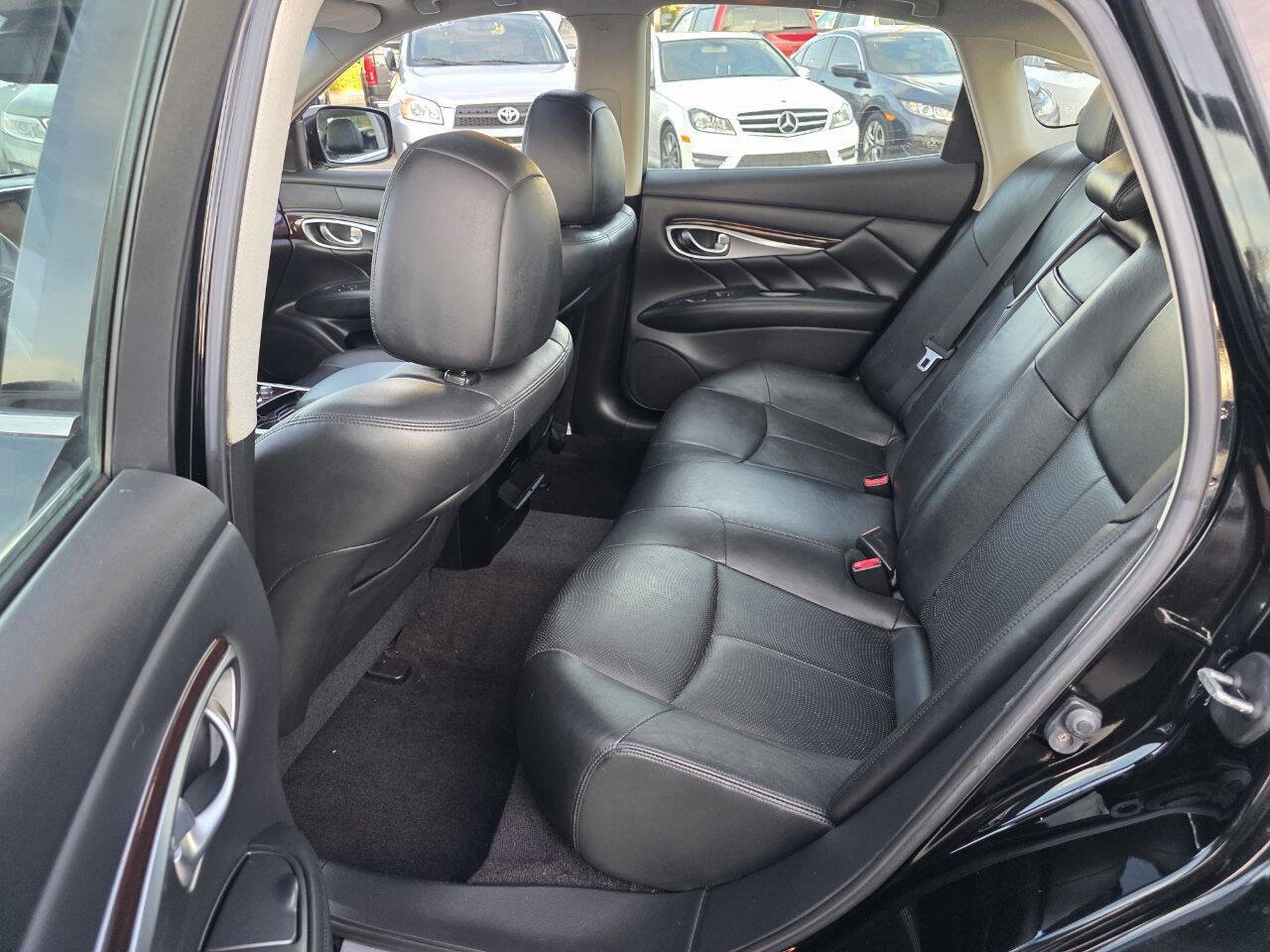 Used 2011 INFINITI M37 w/ Premium Pkg image 13