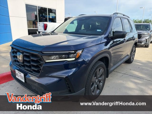 Used 2025 Honda Pilot Sport image 1