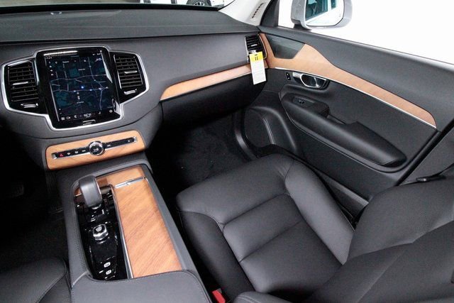 Certified 2025 Volvo XC90 B6 Plus w/ Protection Package Premier image 7