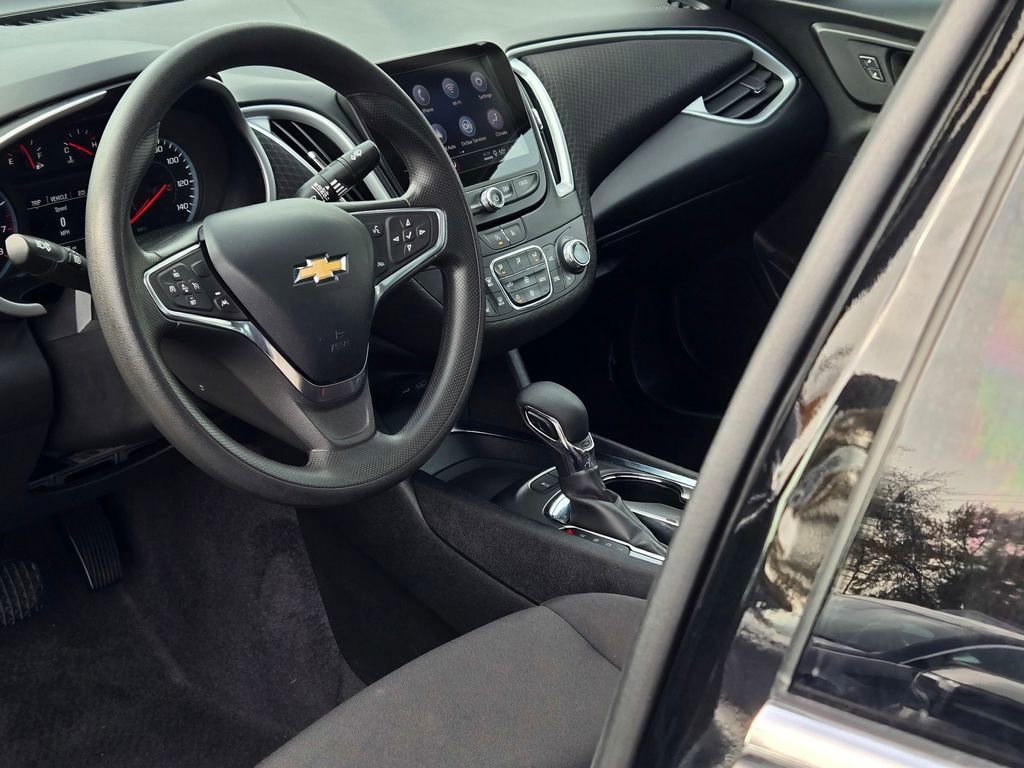 Used 2024 Chevrolet Malibu LT image 30