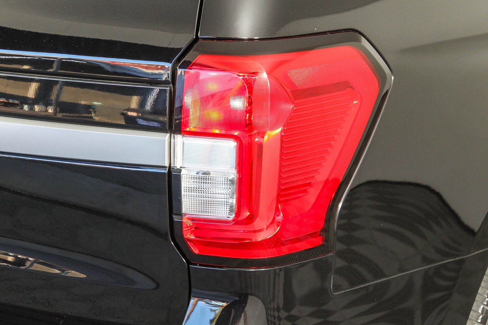 Used 2024 Ford Expedition XLT image 7