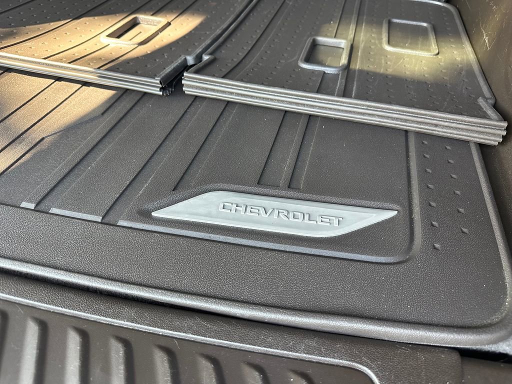 Used 2022 Chevrolet Suburban LT w/ Luxury Package image 43