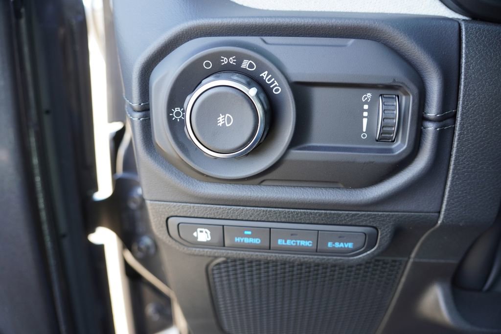 Certified 2025 Jeep Wrangler Unlimited Sahara w/ Safety Group image 22