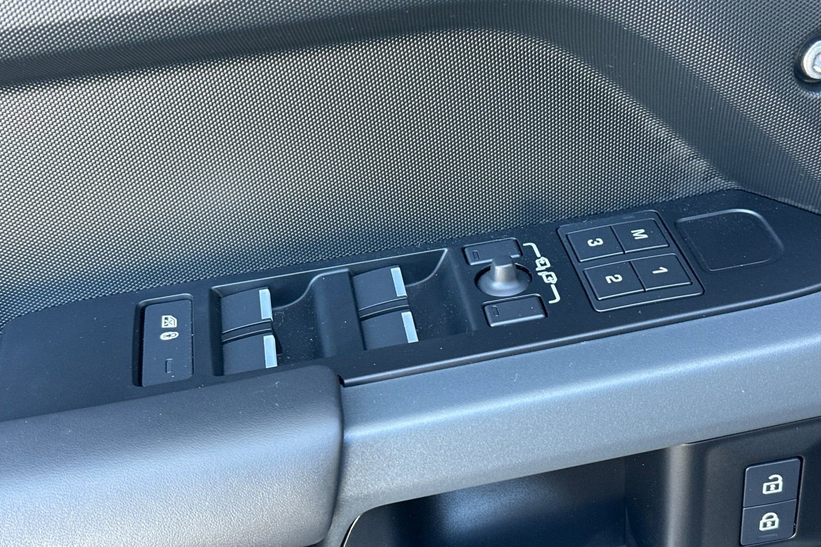 Used 2024 Land Rover Defender 110 X image 13