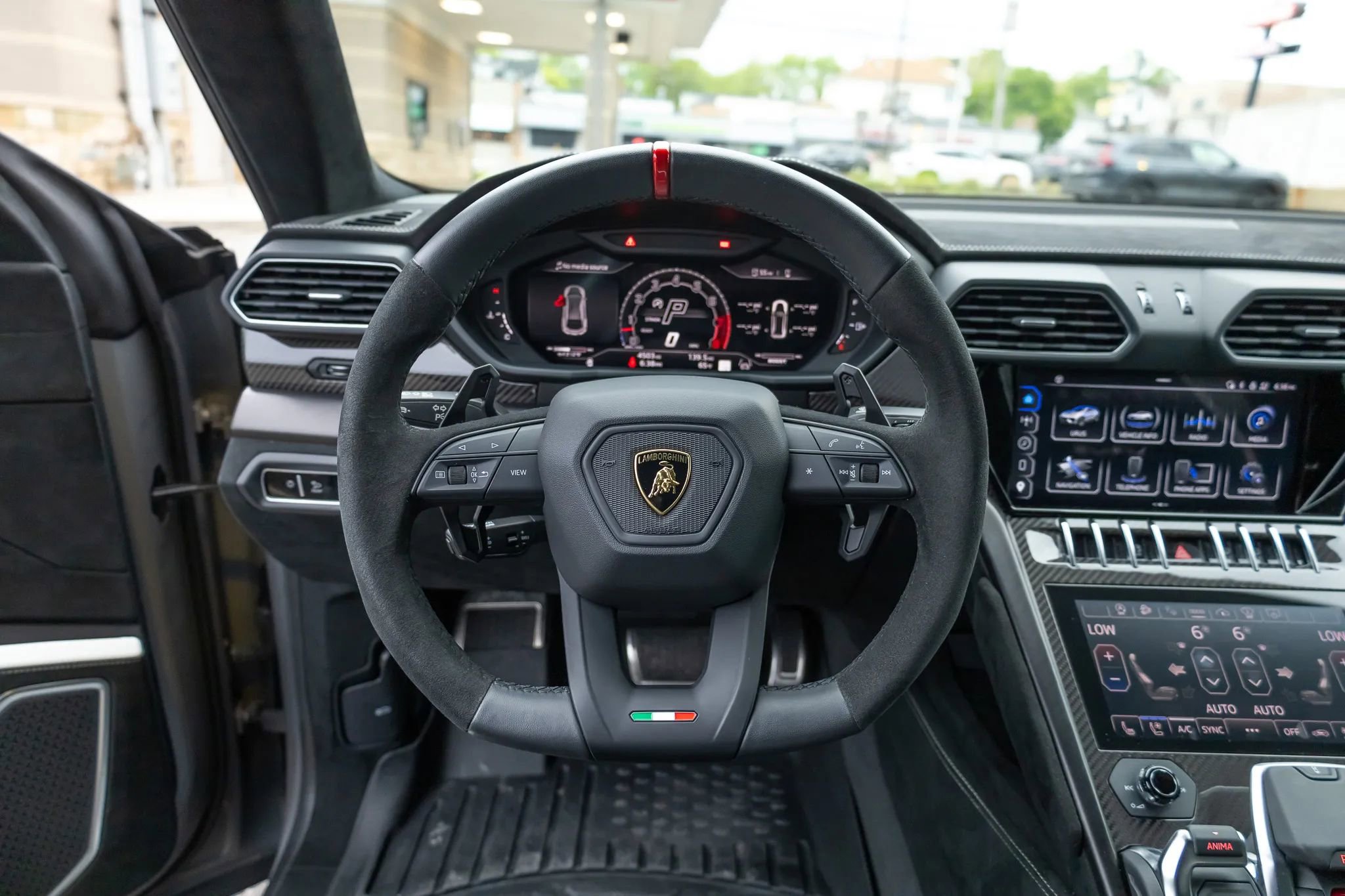 Used 2024 Lamborghini Urus Performante AWD/4WD image 55