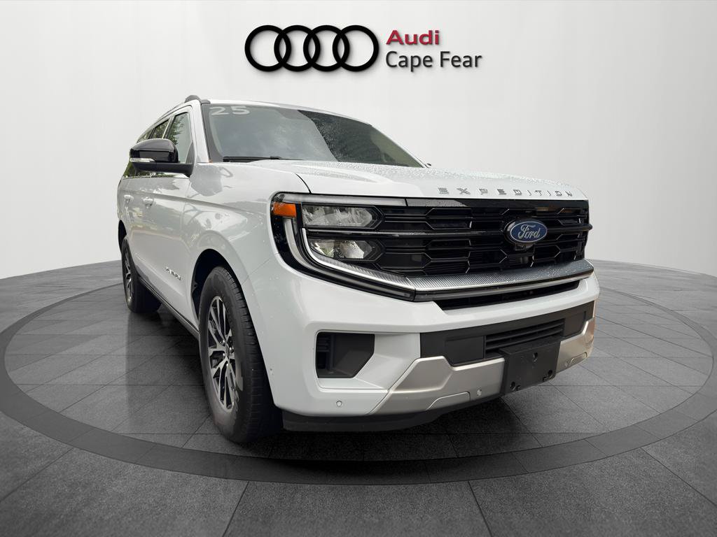 Used 2025 Ford Expedition Platinum AWD/4WD image 8