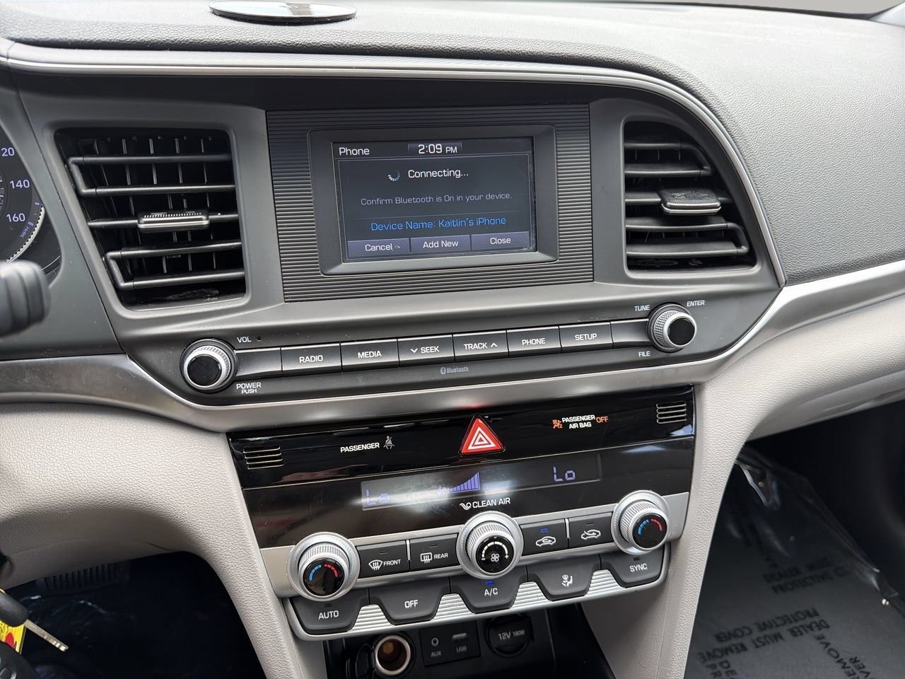 Used 2020 Hyundai Elantra SE FWD image 18