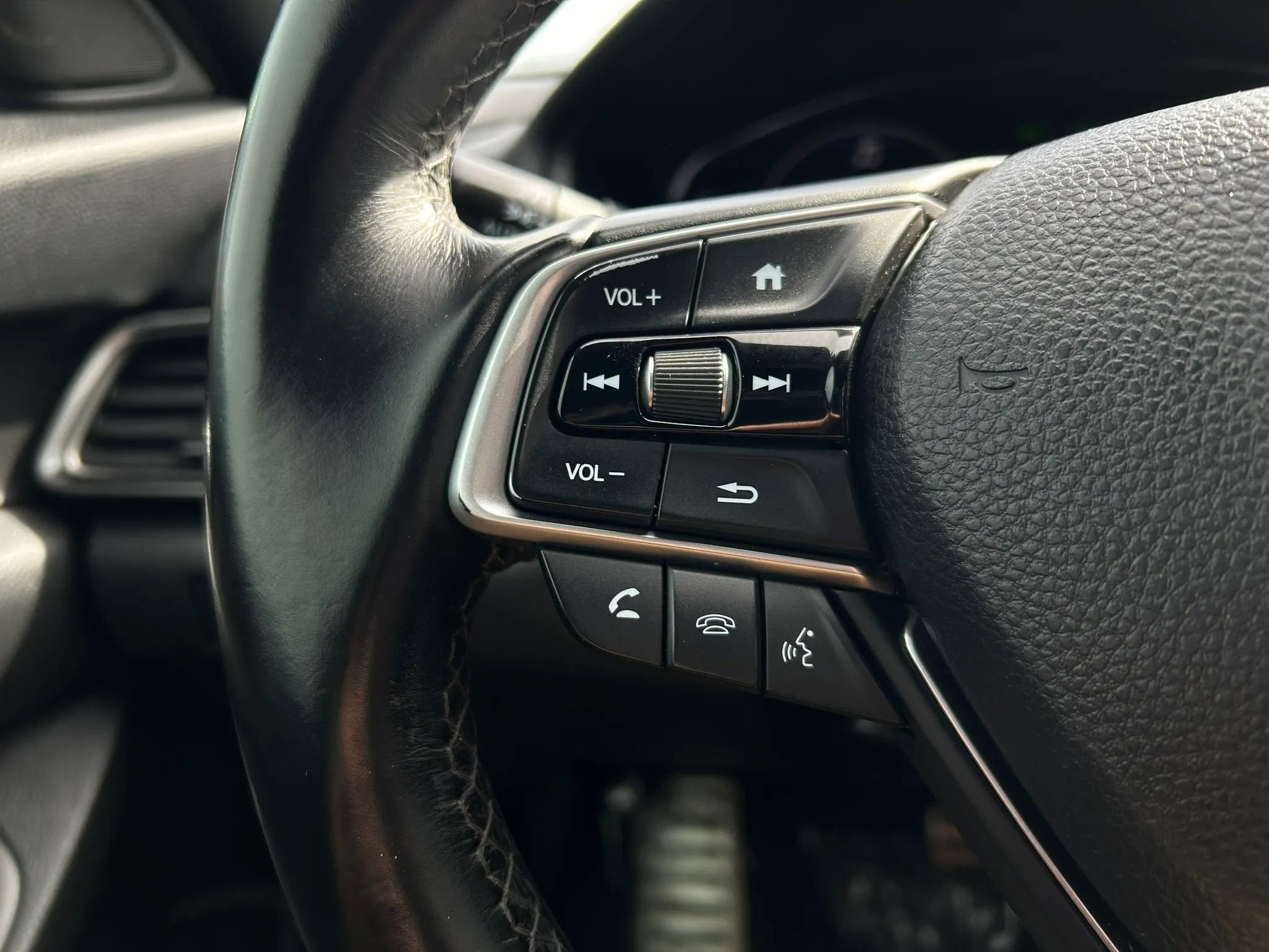 Used 2018 Honda Accord Sport image 9