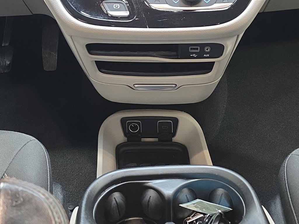 Used 2019 Chrysler Pacifica Touring Plus w/ Tire & Wheel Group image 23