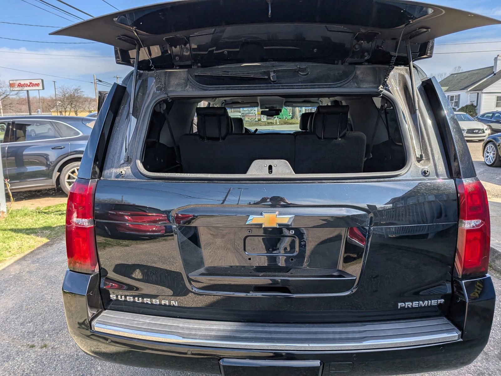 Used 2020 Chevrolet Suburban Premier image 29