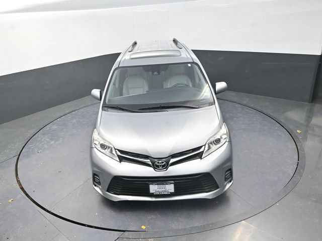 Used 2018 Toyota Sienna XLE FWD image 21
