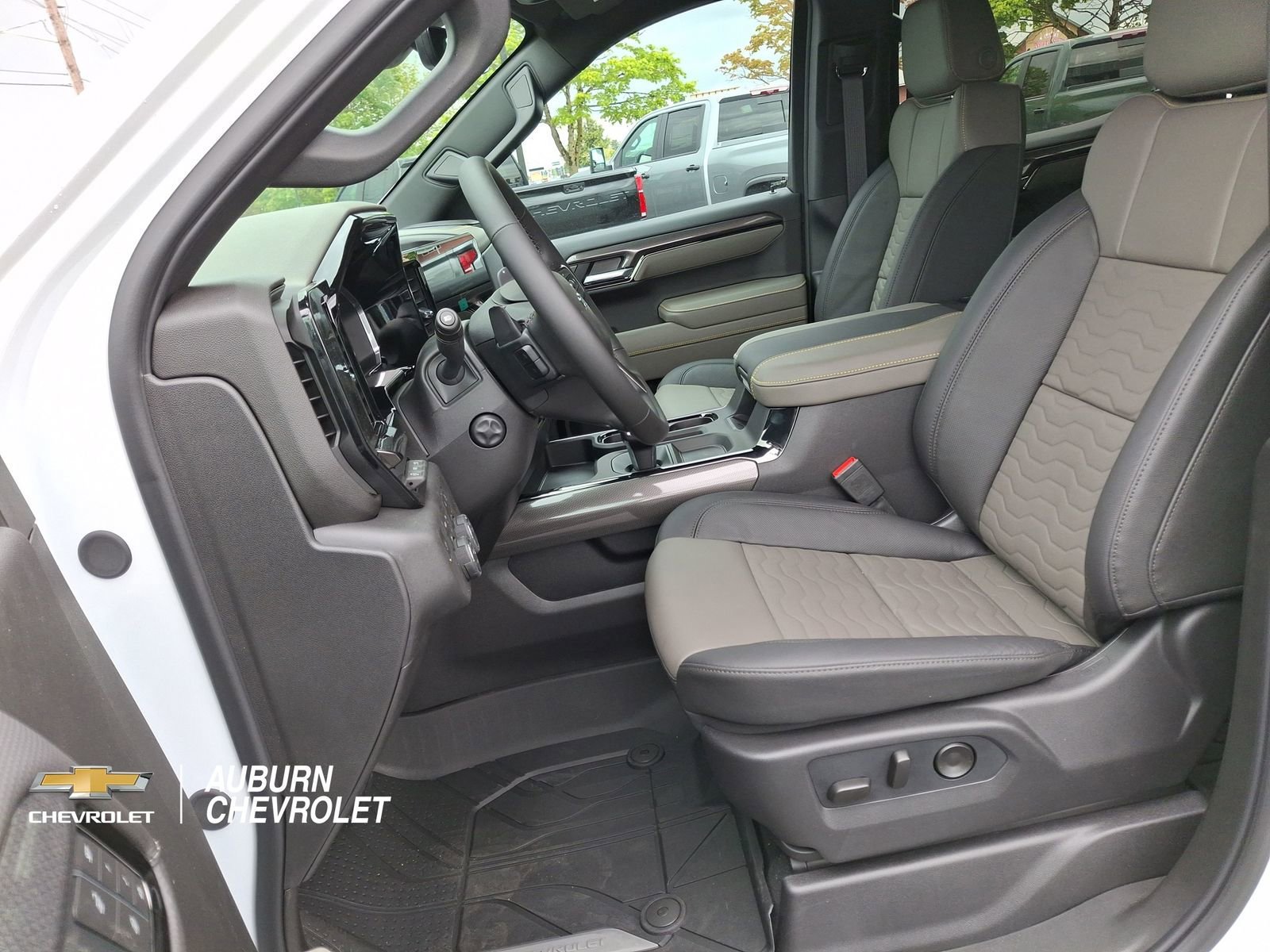 New 2026 Chevrolet Silverado 1500 ZR2 w/ LPO, Dark Essentials Package AWD/4WD image 18