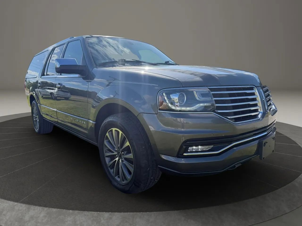 Used 2015 Lincoln Navigator L 4WD image 7