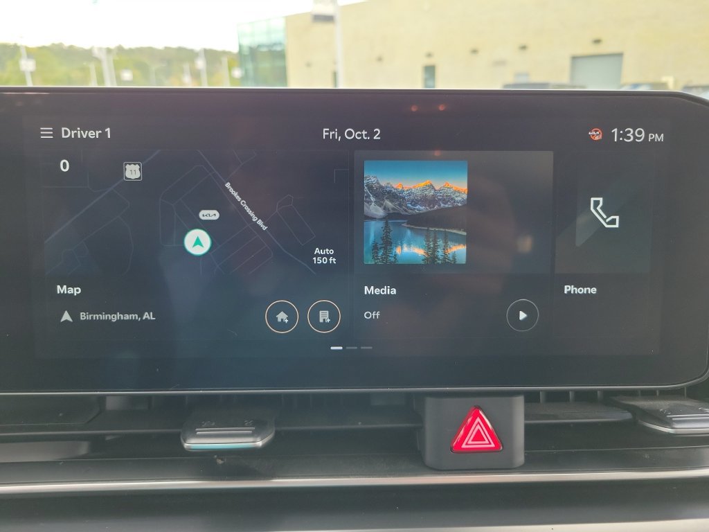 Used 2025 Kia Carnival FWD image 18
