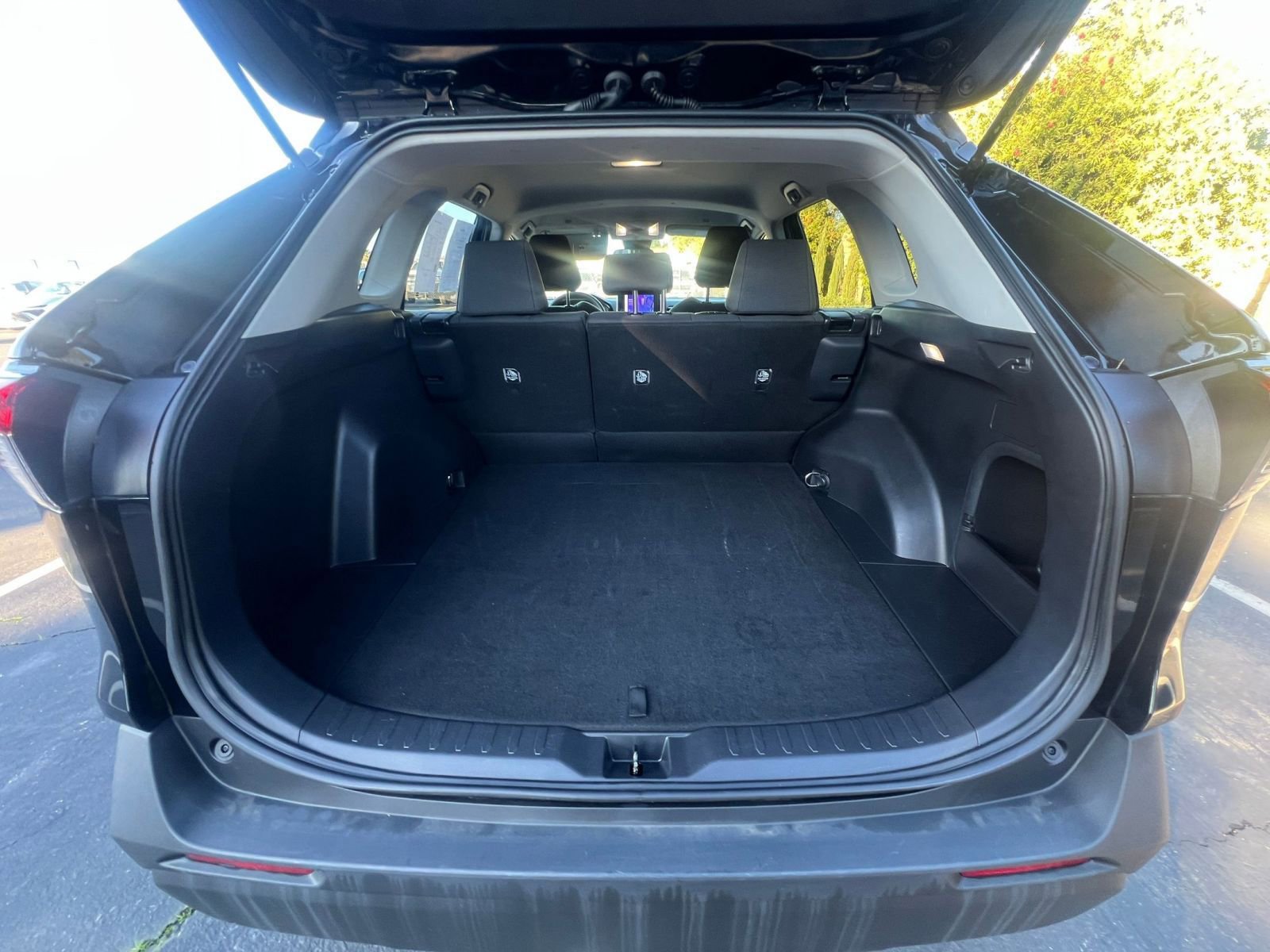 Used 2025 Toyota RAV4 LE image 31