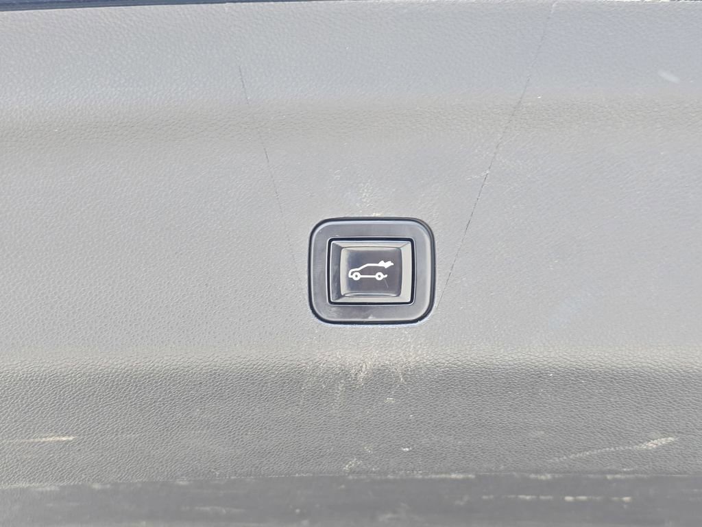 Used 2022 Cadillac Escalade Premium Luxury image 17