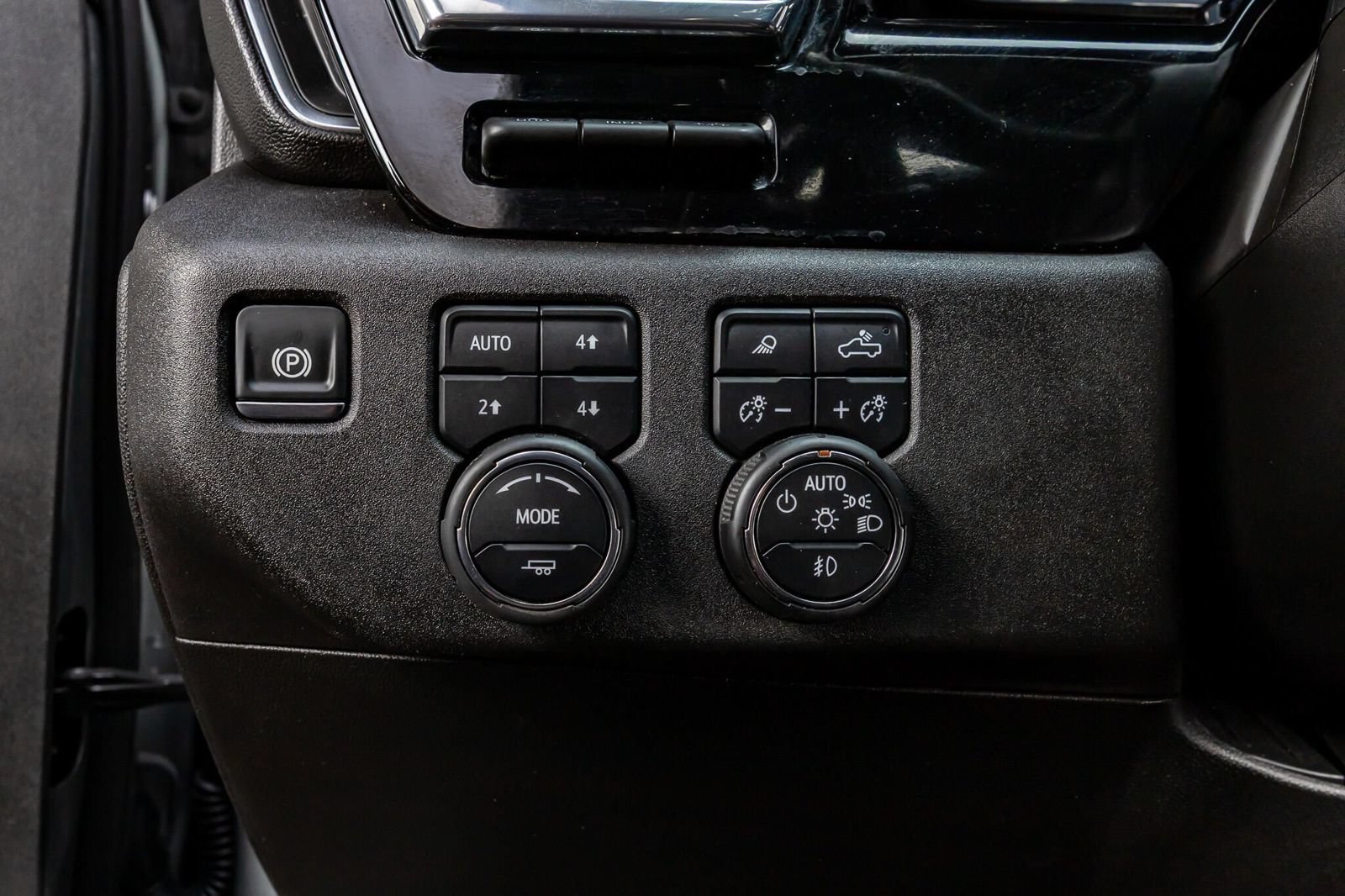 Used 2025 Chevrolet Silverado 1500 High Country AWD/4WD image 17