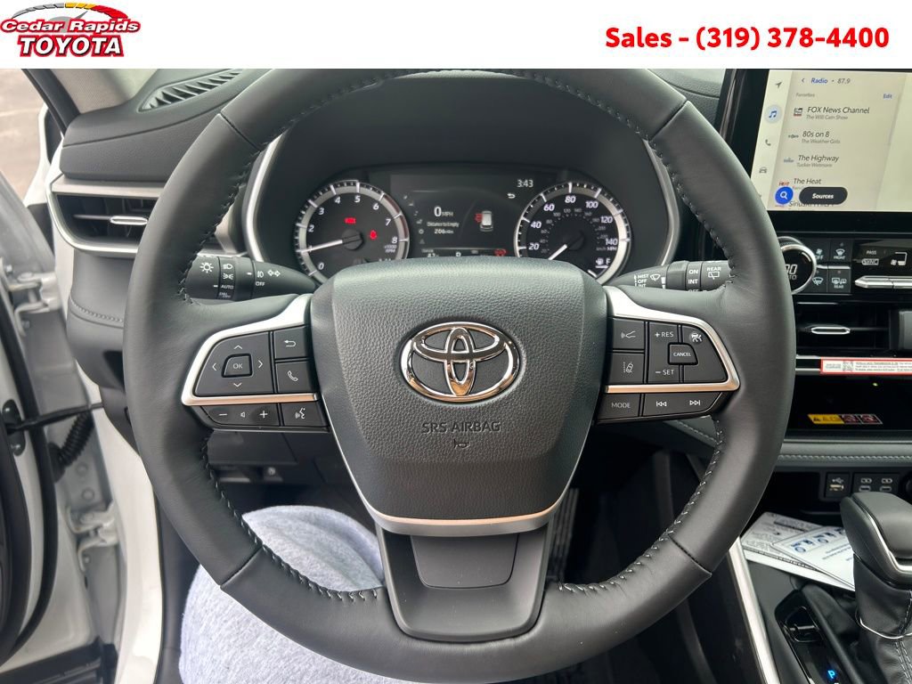 New 2026 Toyota Highlander XLE image 13
