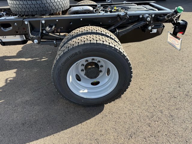 New 2026 Ford F550 4x4 Crew Cab image 17