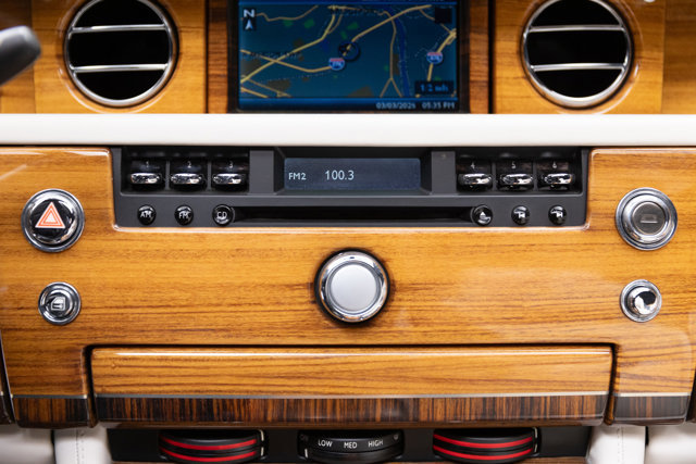 Used 2010 Rolls-Royce Phantom Drophead Coupe image 94