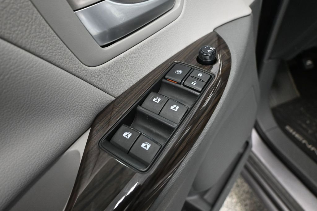 Used 2015 Toyota Sienna XLE AWD/4WD image 19