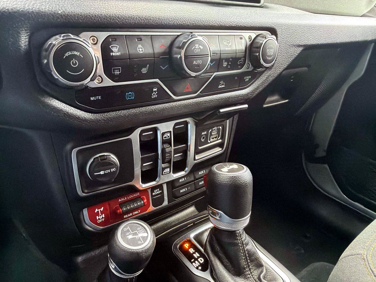 Used 2024 Jeep Wrangler Unlimited AWD/4WD image 24