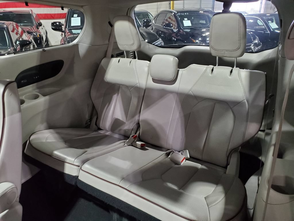 Used 2017 Chrysler Pacifica Limited FWD image 25