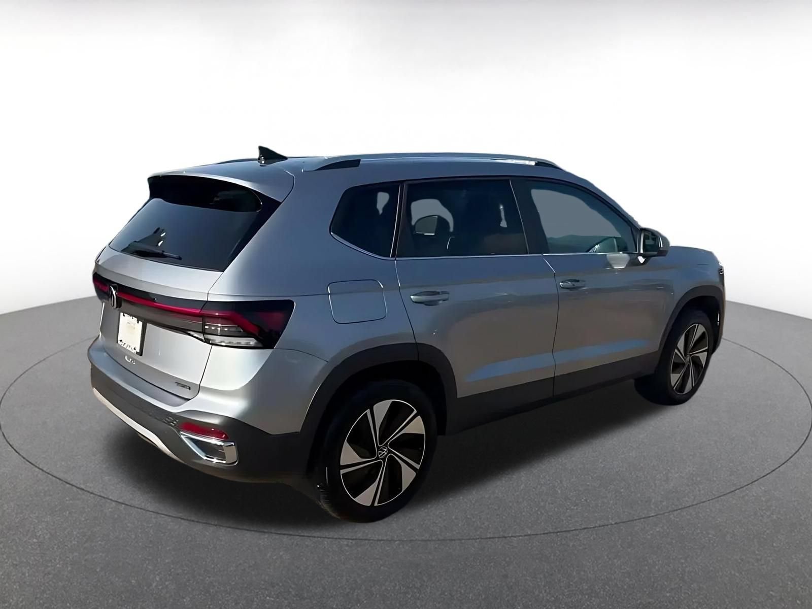 Used 2026 Volkswagen Taos SE AWD/4WD image 11