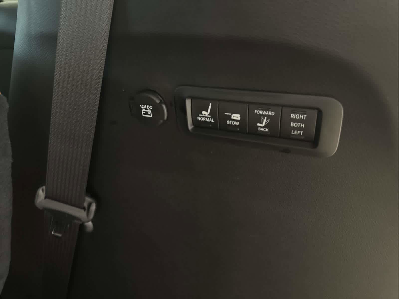 New 2026 Chrysler Pacifica Pinnacle FWD image 36