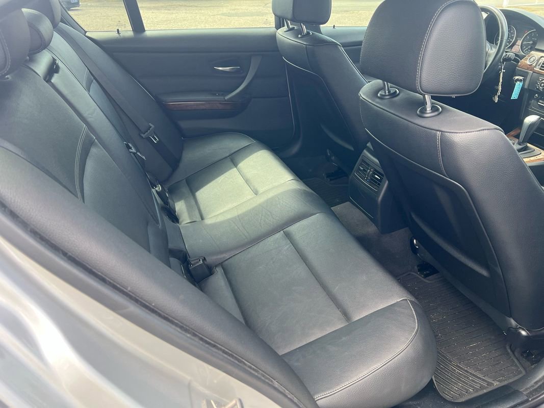 Used 2010 BMW 328i xDrive Sedan AWD/4WD image 11