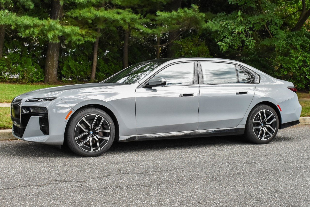 Used 2026 BMW 740i xDrive AWD/4WD image 2
