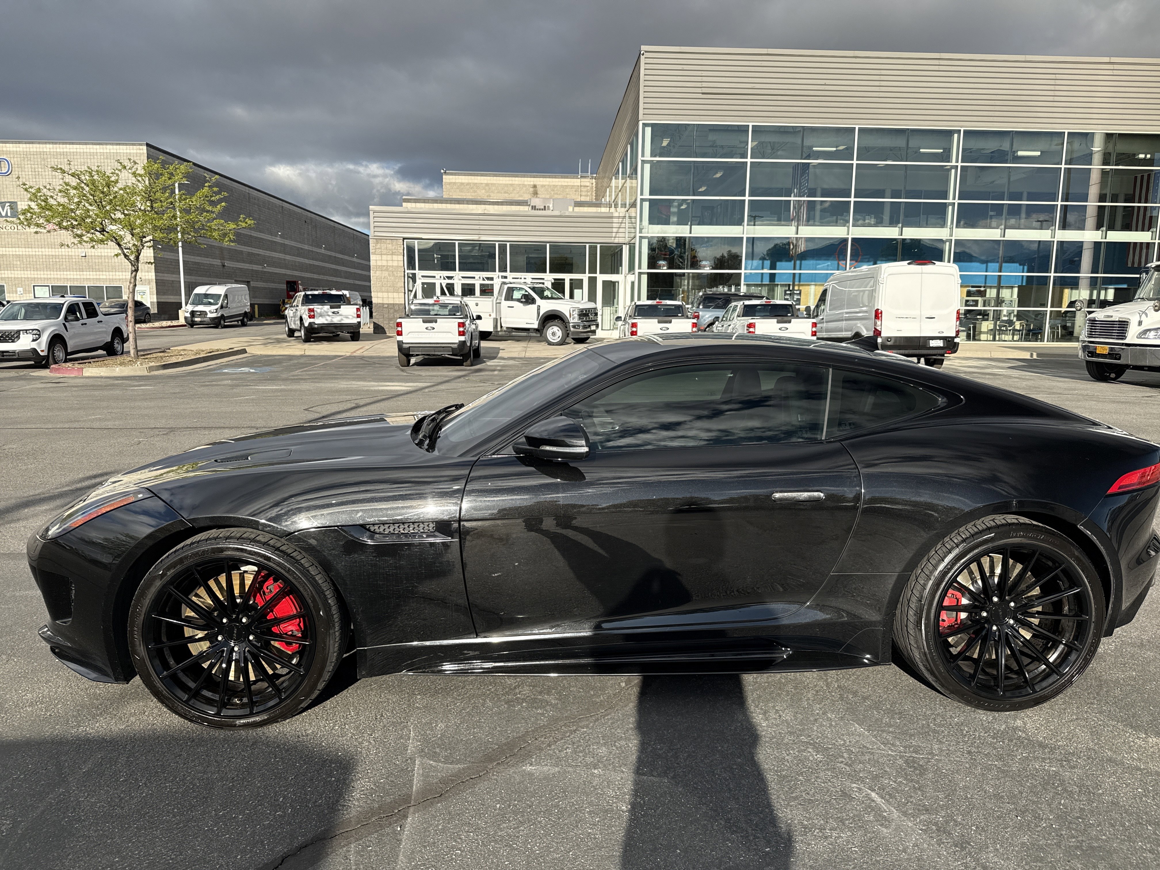 Used 2017 Jaguar F-TYPE R image 2