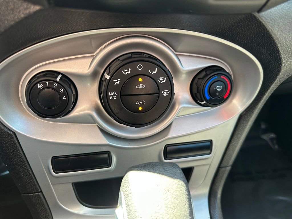 Used 2019 Ford Fiesta SE image 25