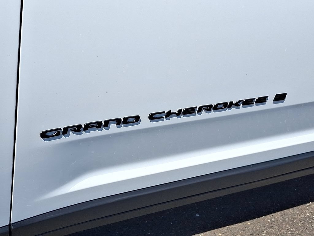 Used 2023 Jeep Grand Cherokee Altitude AWD/4WD image 33