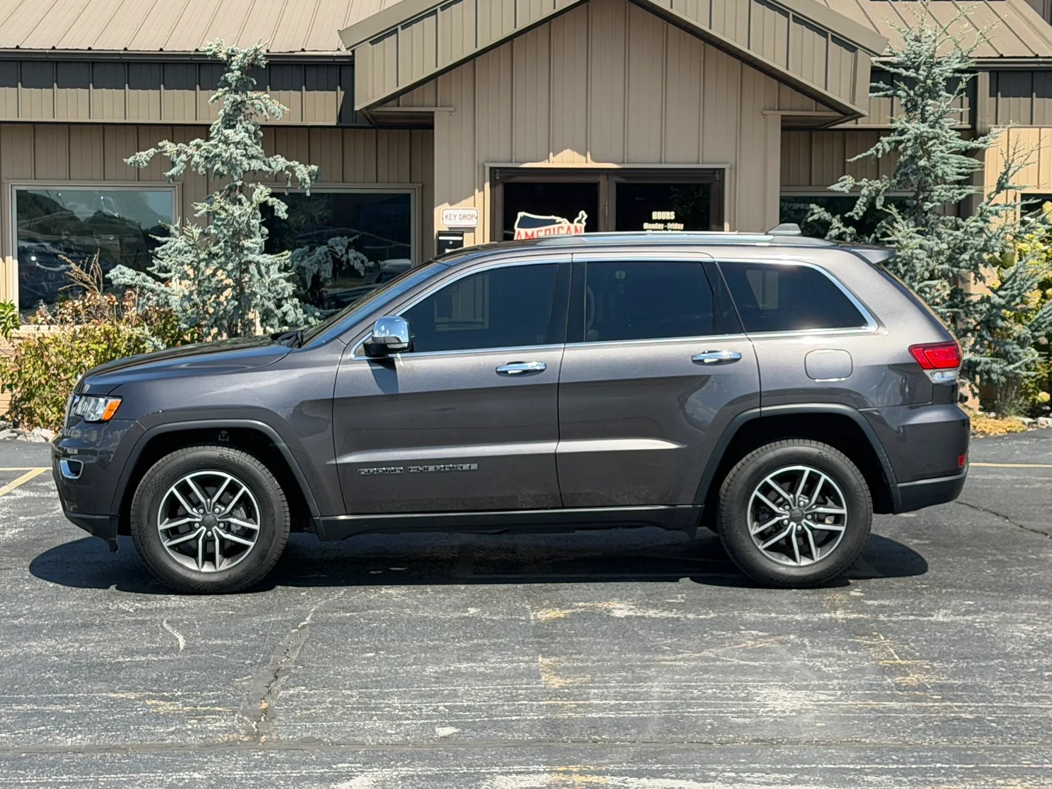 Used 2020 Jeep Grand Cherokee Limited AWD/4WD image 6