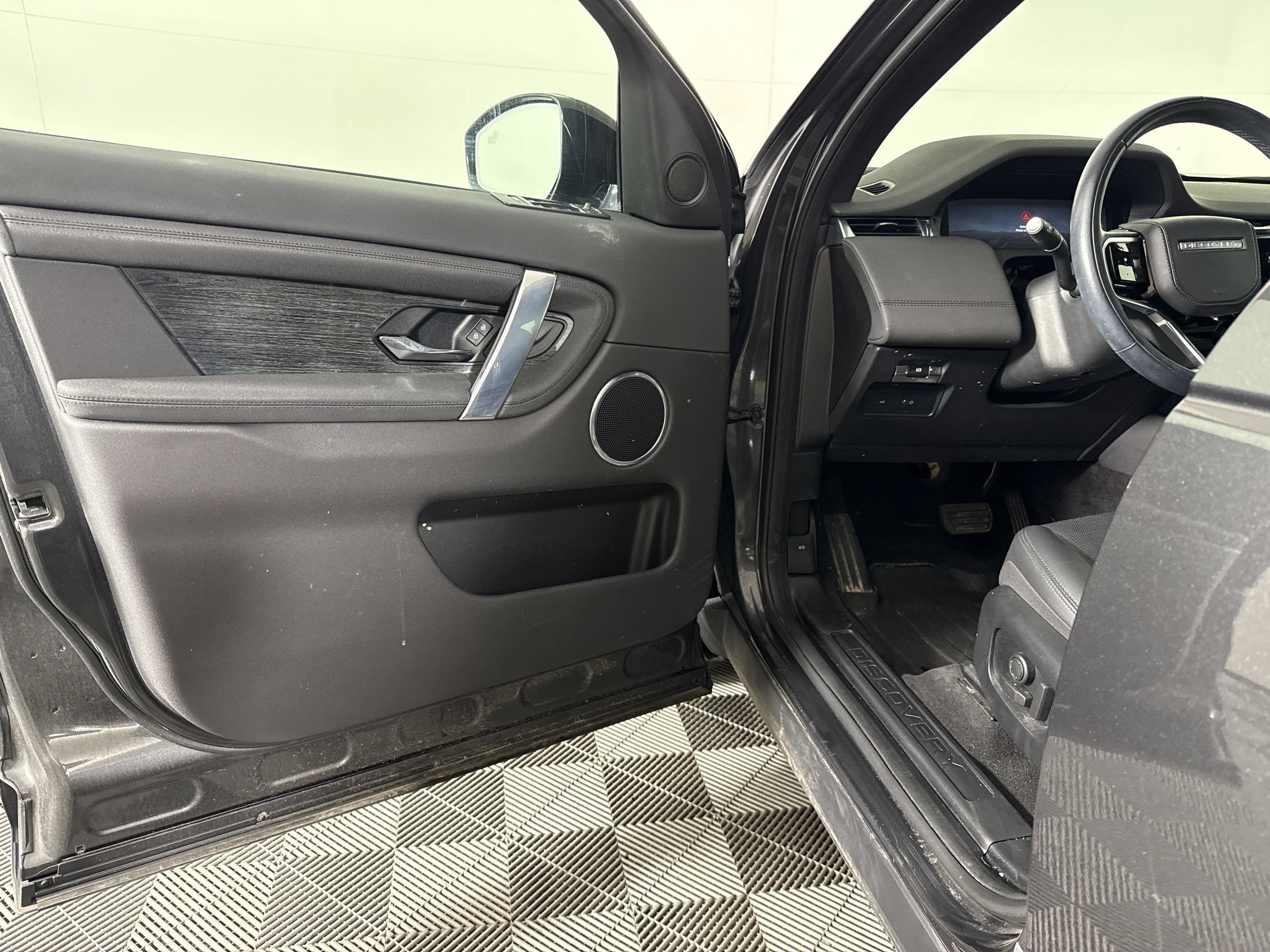 Used 2023 Land Rover Discovery Sport S AWD/4WD image 4