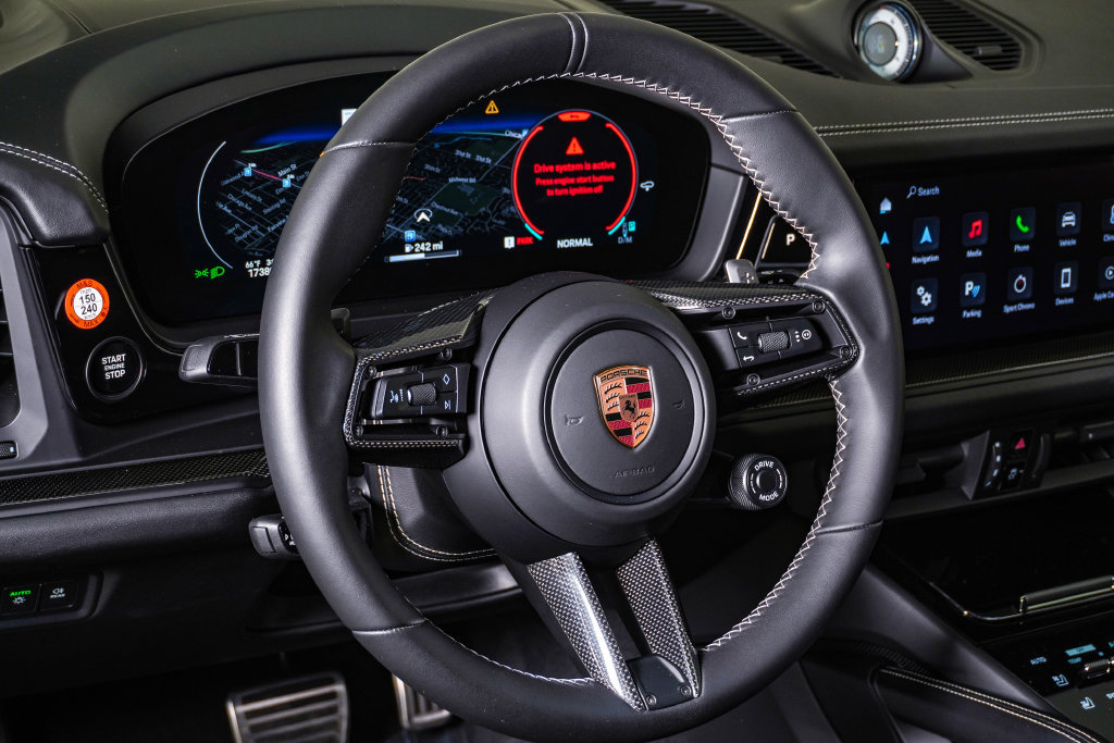 Used 2025 Porsche Cayenne GTS AWD/4WD image 21