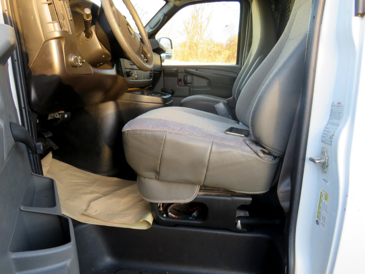 Used 2011 Chevrolet Express 2500 image 30