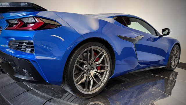 Used 2024 Chevrolet Corvette Z06 w/ Stealth Interior Trim Package RWD image 30