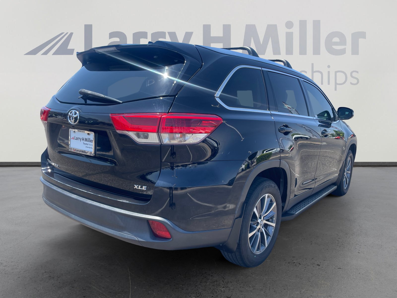 Used 2019 Toyota Highlander XLE FWD image 5