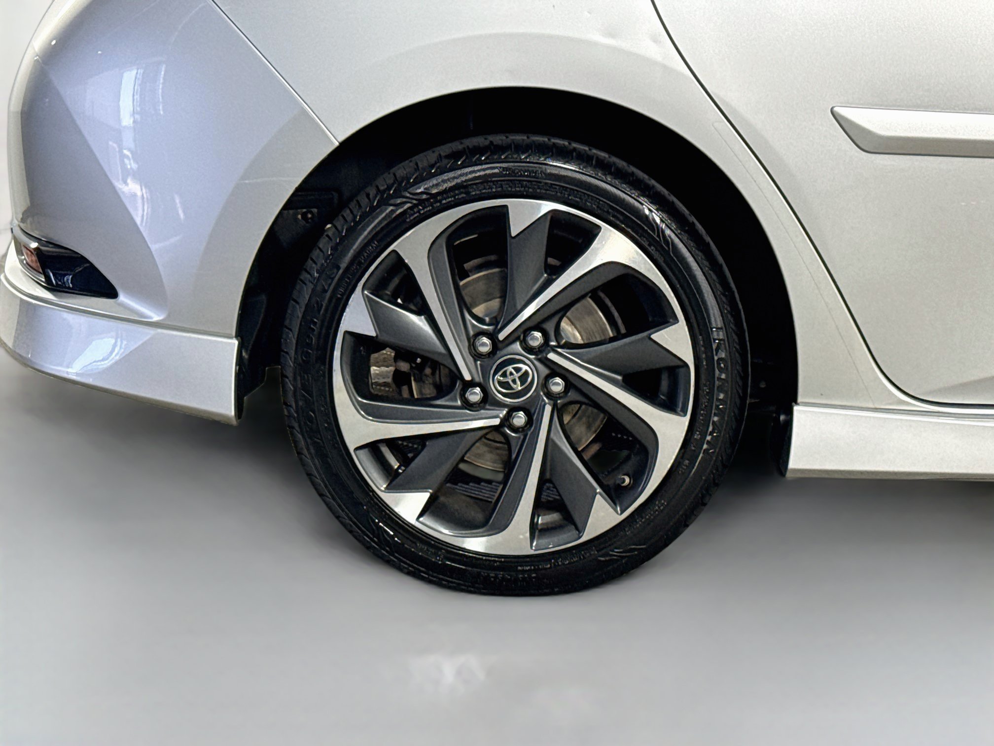 Used 2018 Toyota Corolla iM w/ All-Weather Mat Package FWD image 33