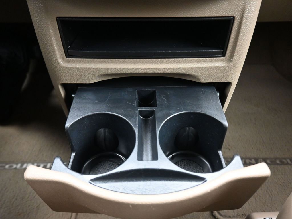 Used 2014 Chrysler Town & Country Touring image 20