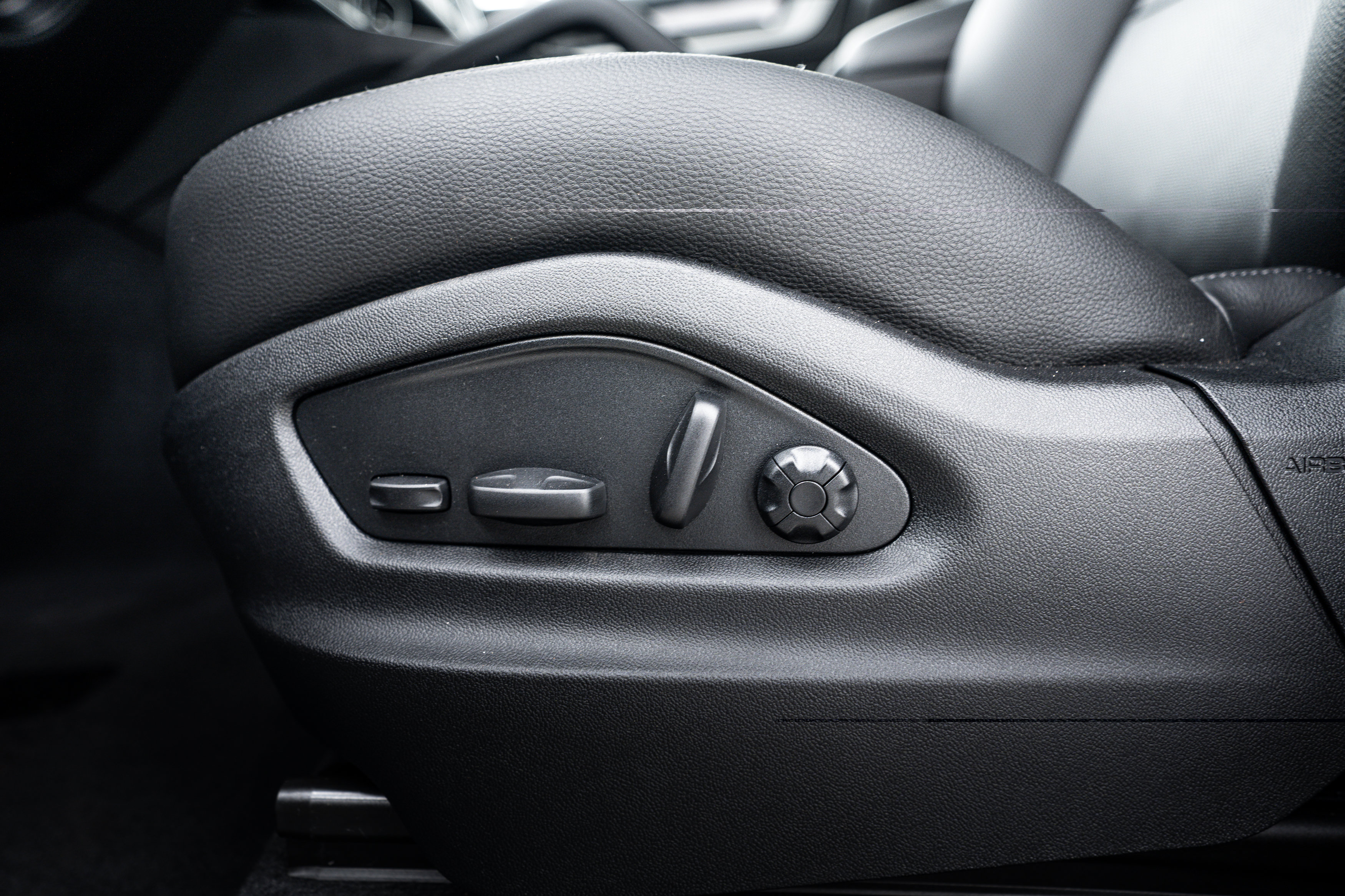 Certified 2026 Porsche Cayenne AWD/4WD image 18