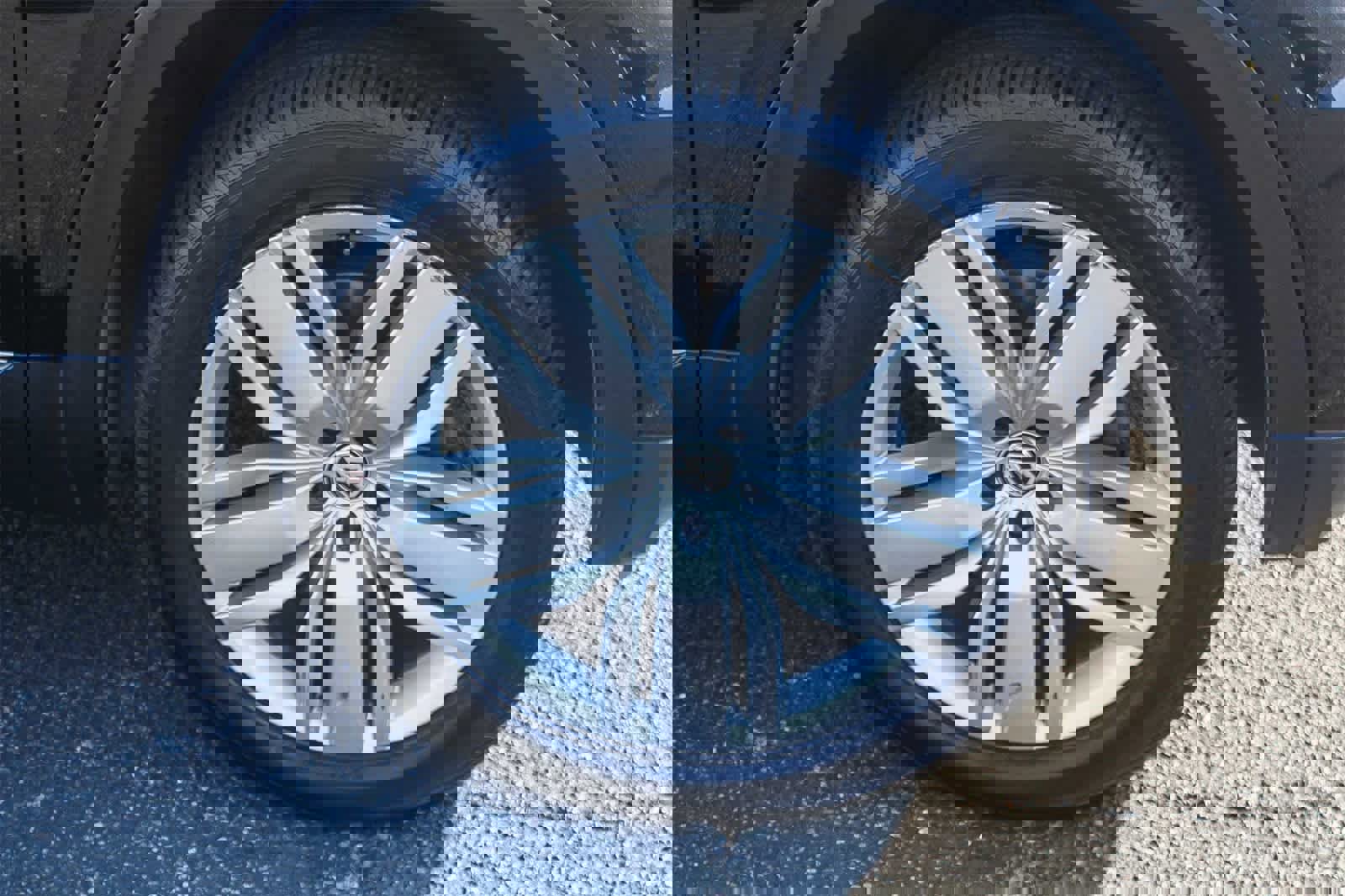 Used 2018 Volkswagen Atlas SEL Premium image 12