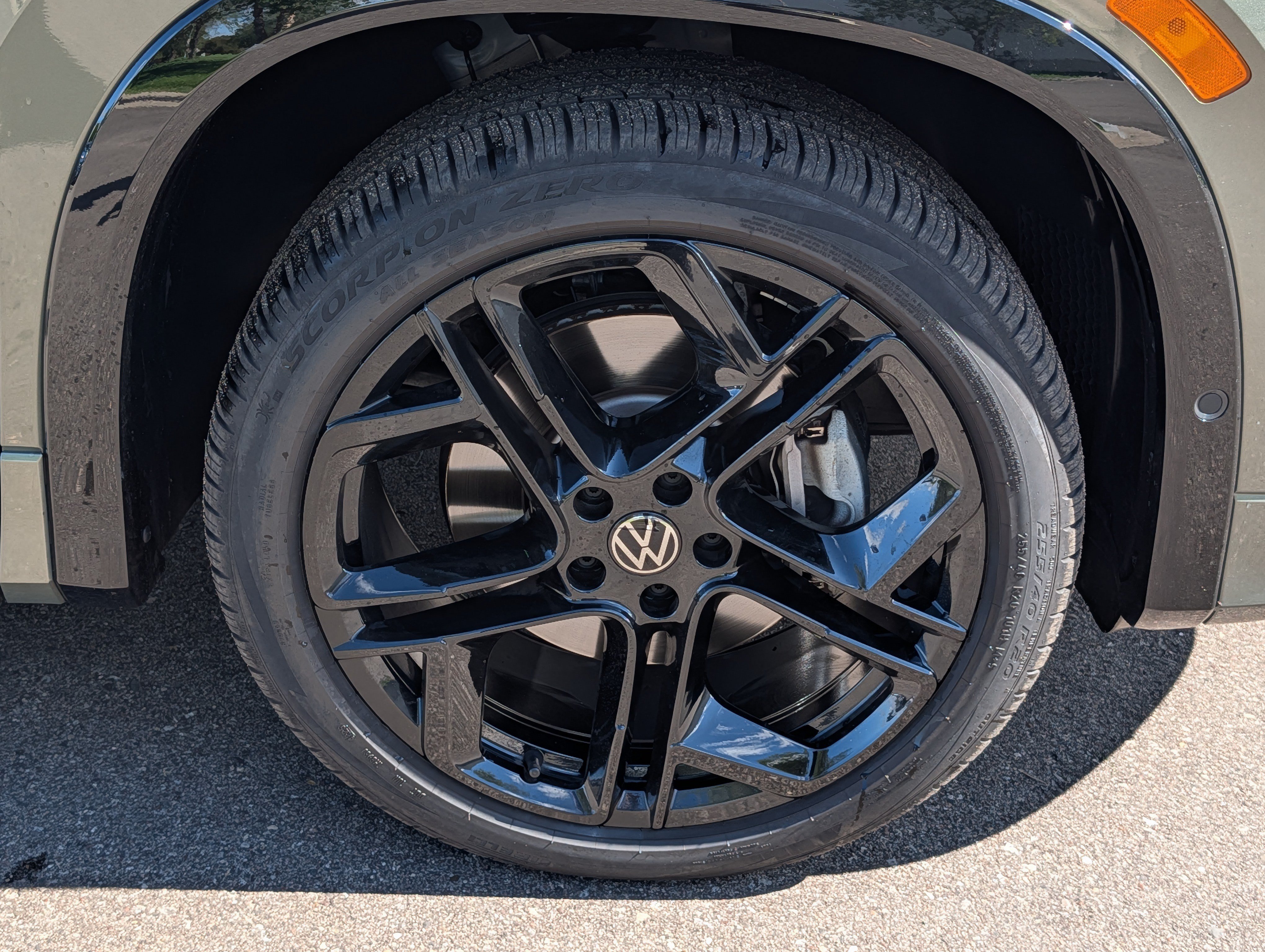 Certified 2026 Volkswagen Tiguan SE R-Line AWD/4WD image 15