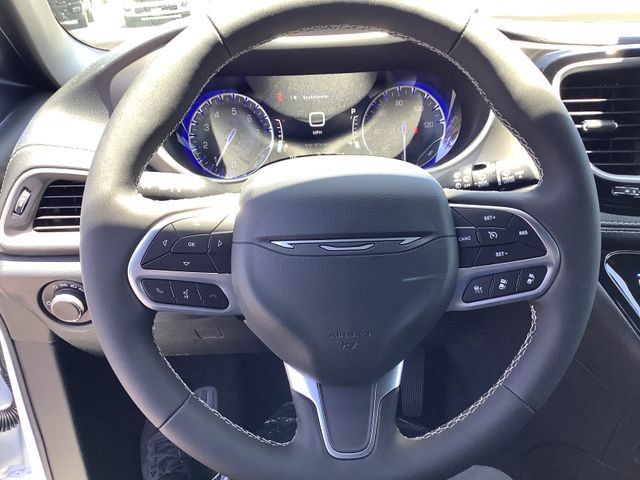 New 2027 Chrysler Pacifica Select FWD image 11