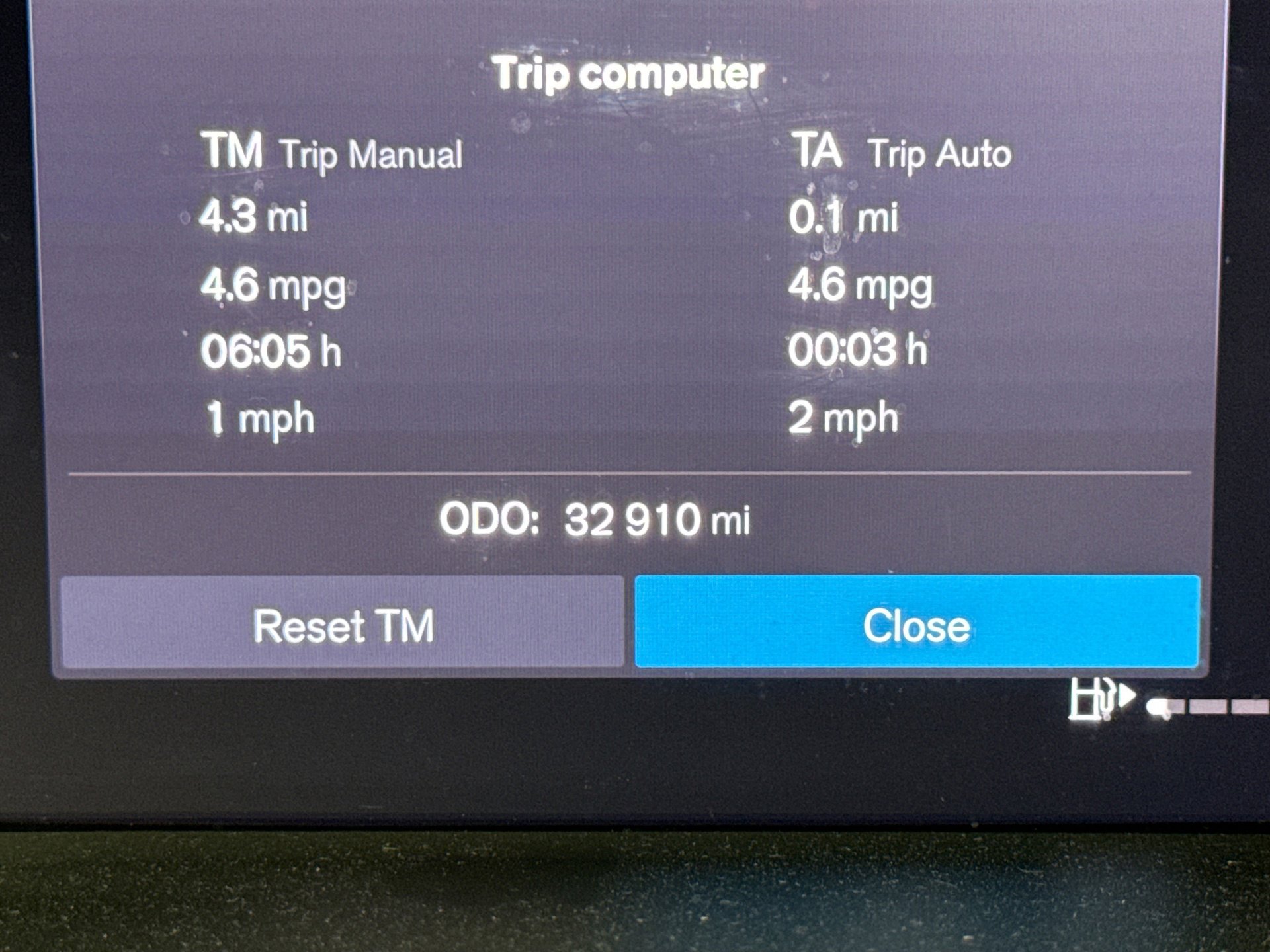Used 2023 Volvo XC40 B4 Core FWD image 9