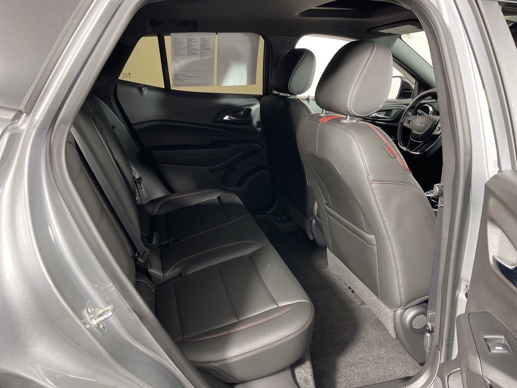 Used 2025 Chevrolet Trax RS w/ Sunroof Package FWD image 7