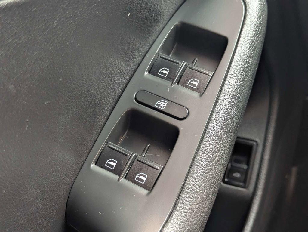 Used 2016 Volkswagen Jetta Sport image 22